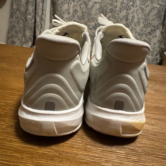 White Altra Torin 7 running shoes - Picture 4 of 5